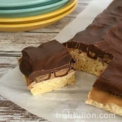 A sweet no bake treat for summer parties, sleepovers and all those Peanut Butter & Chocolate lovers. Peanut Butter Cup Rice Krispie Treats.