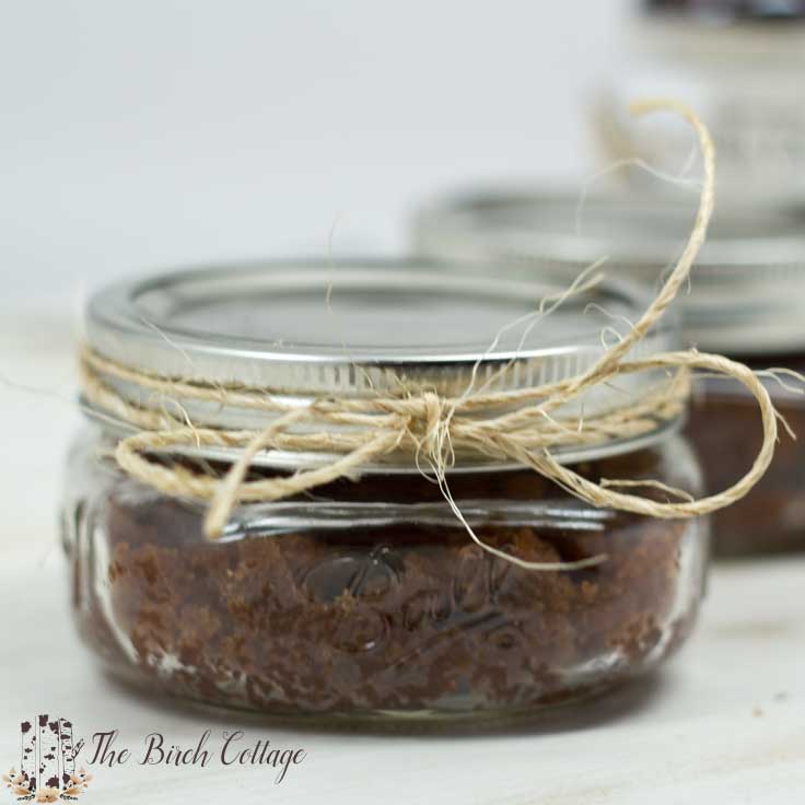Vanilla Pumpkin Pie Spice Sugar Scrub by The Birch Cottage is made with vanilla, brown sugar, pumpkin pie spice and coconut oil. This sugar scrub is easy to make and the perfect Christmas gift!