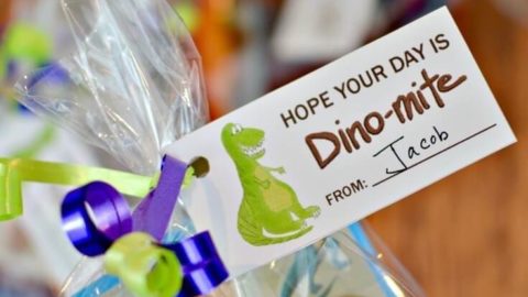 These free printable T-rex tags are so cute! They would be great to use on dinosaur party favors for a child's birthday party or even as cards for a Valentine's Day party at school.