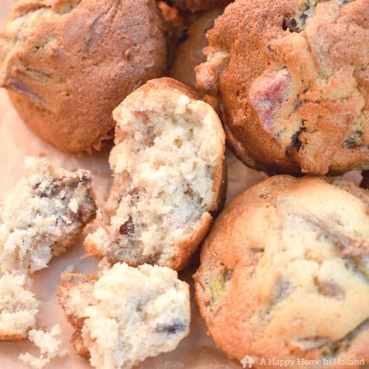Rhubarb Muffins: Easy Recipe with Raisins and Ginger