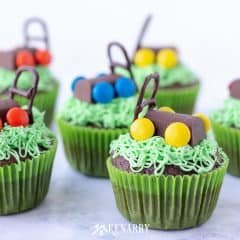 Use this tutorial to make delicious and fun Father's Day cupcakes with edible lawn mowers. This easy dessert idea uses a boxed cake mix and candy so anyone can learn to decorate and impress their dad! #fathersday #cupcakes