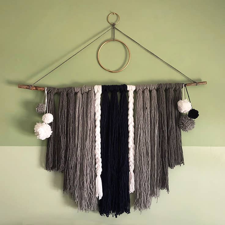 How to Make an Easy Yarn Wall Hanging