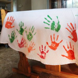 DiY tablecloth with handprints for Thanksgiving