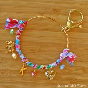 Make a personalized Monogram Charm Keychain to give as a gift or keep for yourself! We'll show you how with this video tutorial!