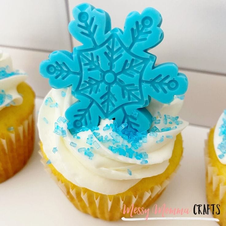 Snowflake Cupcakes - A Winter Treat to go with a hot cup of coffee or a cold glass of milk. Either way, you'll love them.