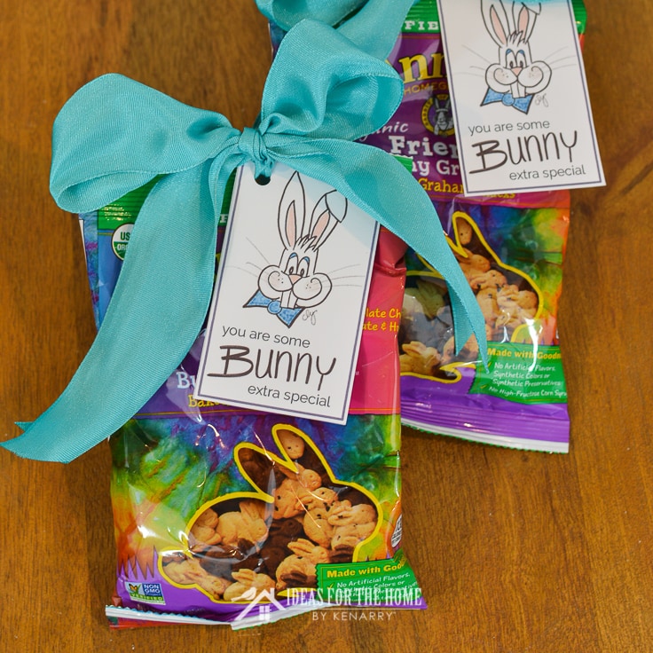 Use these free printable Easter gift tags to decorate bags of rabbit shaped graham crackers for your child's Easter basket.
