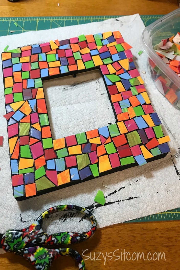 Create a special gift with this fun to make mosaic frame using supplies that you will probably have on hand!  This fun frame is made with styrofoam plates and is a beautiful gift that mom will love!