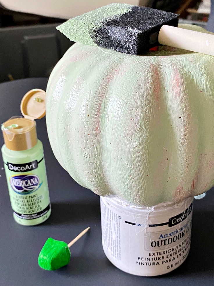 painting pumpkin green