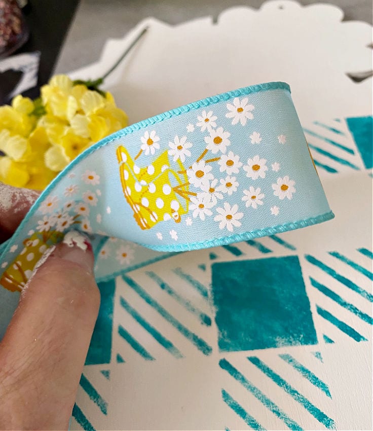 making bow for door decor
