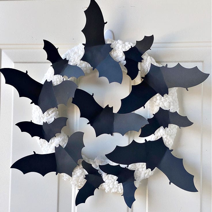 How to Make a Paper Bat Wreath For Halloween
