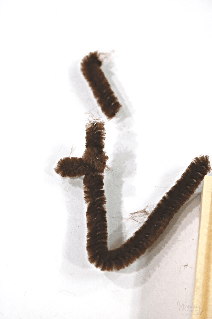 brown pipecleaner antler for a reindeer Christmas ornament