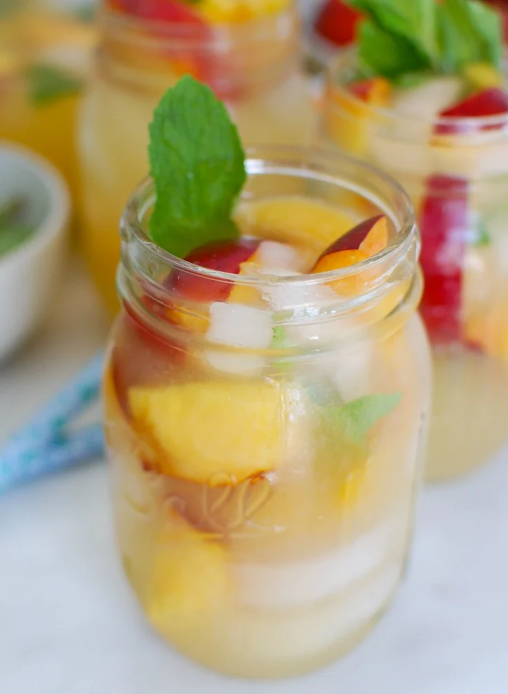 sparkling peach lemonade